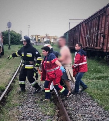 Один з хлопців — у реанімації: що відомо про неповнолітніх, яких вразило струмом у Бахмачі на даху вагона