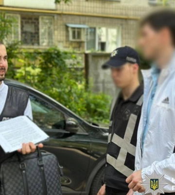 В Киеве мужчина поджег автомобиль военного по заказу РФ