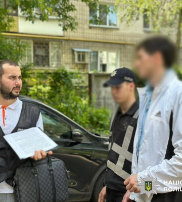 Со станции метро Оболонь пытались украсть дефибриллятор – полиция Киева