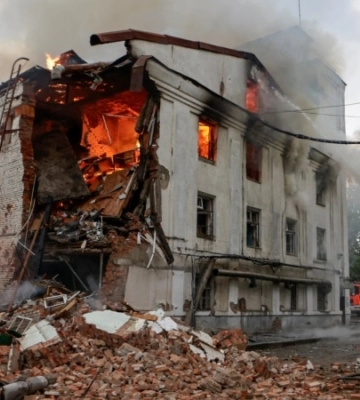 Дворічного хлопчика з різаною раною голови госпіталізували після атаки дронів РФ на Харків
