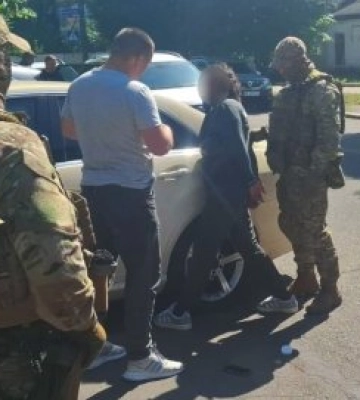 Вимагання з погрозами та побиттям: у Миколаєві іноземному громадянину та військовослужбовцю повідомлено про підозру Вимагання з погрозами та побиттям: у Миколаєві іноземному громадянину та військовослужбовцю повідомлено про підозру
