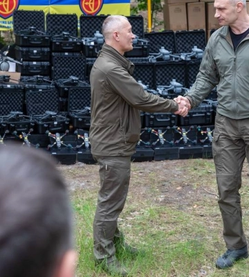 Київ передав на фронт ще 2400 БпЛА різних типів та 5 вантажівок – Кличко