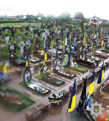 У Звягелі поліцейські Житомирщини знайшли чоловіка, який наругався над могилою військового