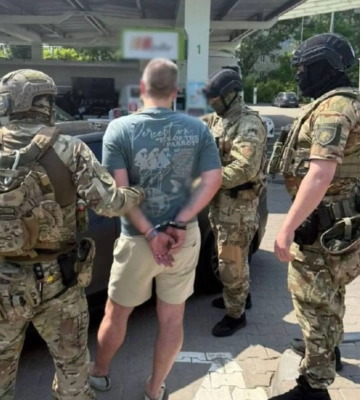 Через ліс до Словаччини за 13 тис. євро: правоохоронці повідомили про схему переправлення призовників через кордон