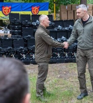 Ще дві бригади отримали допомогу від киян - 2400 БпЛА та вантажівки, - Кличко. ФОТО