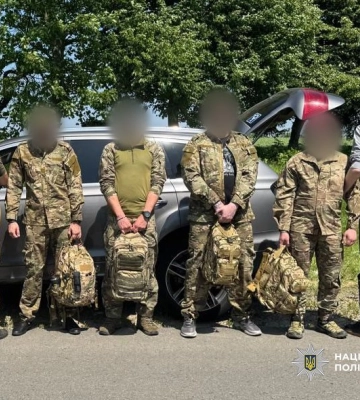 Військова форма для маскування: в Одеському районі викрили схему втечі за кордон, - ФОТО
