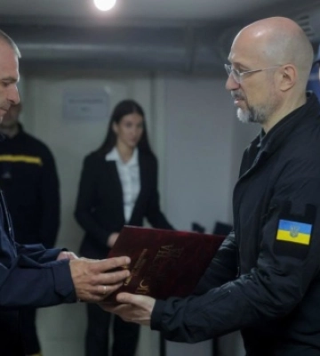 Шмигаль вручив на Дніпропетровщині нагороди та відзнаки рятувальникам