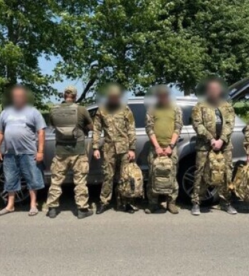 Четверо мужчин, переодевшись в военную форму, пытались бежать в Молдову, - ГПСУ. ФОТО