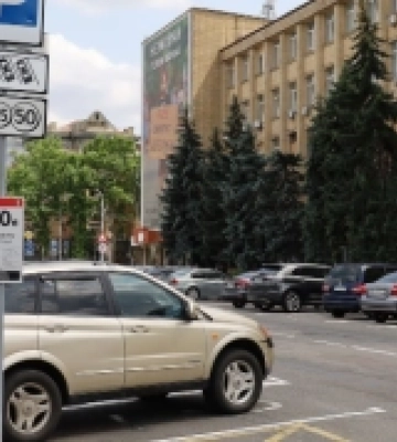У Миколаєві почало діяти платне паркування авто: що відомо