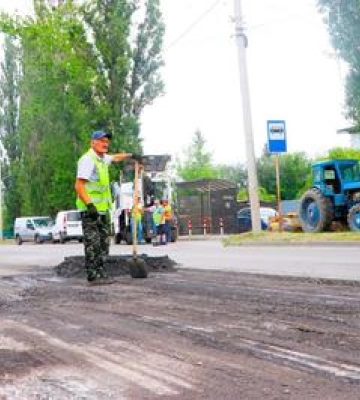 У Полтаві триває оновлення доріг У Полтаві триває оновлення доріг