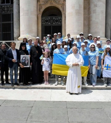 Українські діти з Харкова зустрілися з Папою Римським