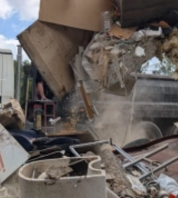 У Луцьку після обстрілу комунальники вивезли 120 тонн будівельних відходів