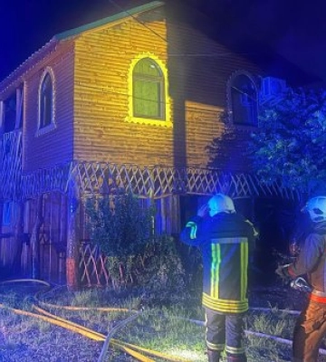 У Солотвині на солоних озерах горіла база відпочинку - подробиці від рятувальників 
