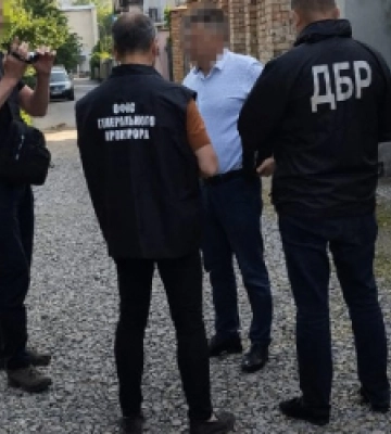 На Івано-Франківщині викрили колишнього начальника ДСНС на незаконній вирубці лісу вартістю понад 7 млн грн