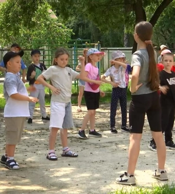 «Я знаю підхід до кожної дитини»: як у Рівному працюють пришкільні табори (ВІДЕО)