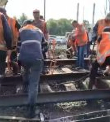 Через пошкодження метро поїзди тимчасово змінюють маршрути Через пошкодження метро поїзди тимчасово змінюють маршрути