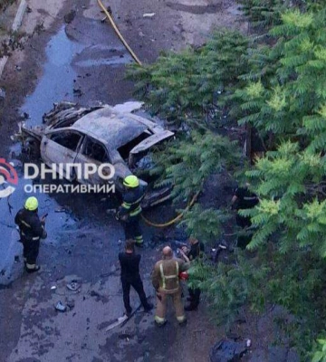 В Днепре на Рабочей взорвалась машина: что произошло