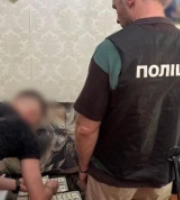 На Одещині керівник медичного закладу за 3 тис. доларів пропонував оформити документи, які звільняють від мобілізації