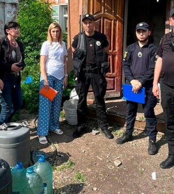 На Харківщині вилучили дитину з неблагополучної родини 