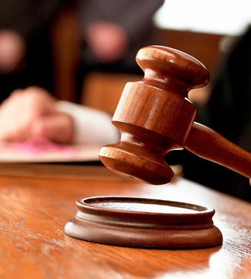 У Києві судитимуть чоловіків, які намагались підпалити приймальню депутата Київради