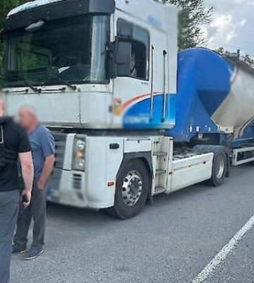 Нелегальний "виїзд за 12 тисяч доларів": у Києві викрили схему переправлення чоловіків за кордон