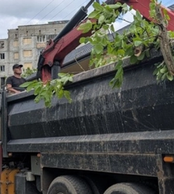 У Луцьку після обстрілу комунальники вивезли 120 тонн будівельних відходів