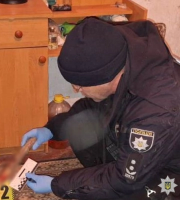 Побили та пограбували прикутого до ліжка односельця: у Білгород-Дністровському районі судитимуть чоловіка та його неповнолітнього племінника Побили та пограбували прикутого до ліжка односельця: у Білгород-Дністровському районі судитимуть чоловіка та його неповнолітнього племінника