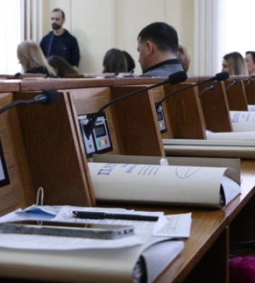 У Чернівцях не відбулася позачергова сесія облради - зареєструвався лише 21 депутат