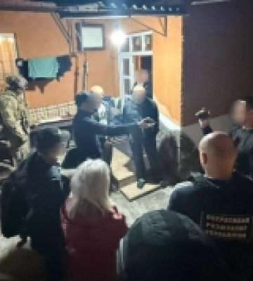 На Закарпатті викрито 18-річного організатора незаконного переправлення ухилянтів за кордон: діяв із батьком і &quot;Mercedes Sprinter&quot;