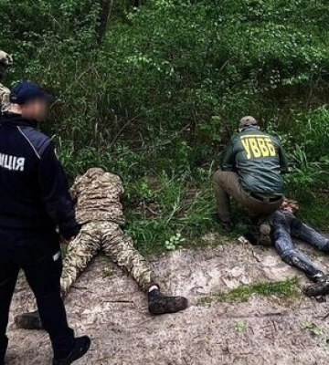 За незаконне переправлення чоловіків через кордон затримали двох жителів Рівненщини