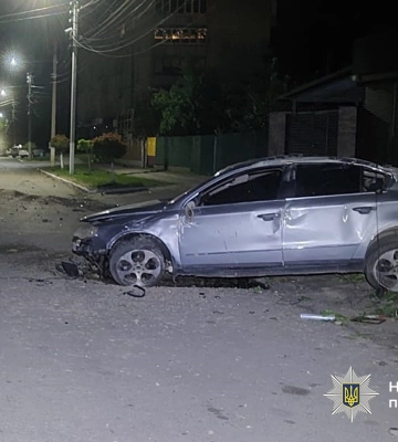 Черкащанин наїхав на насип, який залишили після ремонту тепломережі, та перекинувся (ФОТО) Черкащанин наїхав на насип, який залишили після ремонту тепломережі, та перекинувся (ФОТО)