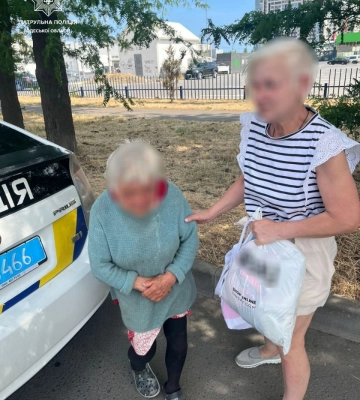 В Одесі патрульні повернули рідним жінку, яка загубилася