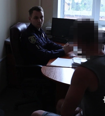 У Харкові врятували чоловіка, який намагався вистрибнути з вікна