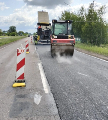 Латають вибоїни та тріщини у покритті: де на Волині ремонтують дороги