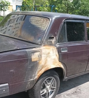 В Одесі двоє хлопців злили бензин у свій мопед, а потім підпалили чуже авто (ВІДЕО) В Одесі двоє хлопців злили бензин у свій мопед, а потім підпалили чуже авто (ВІДЕО)
