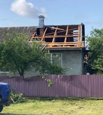 Сильний буревій на Рівненщині лишив без дахів майже ціле село