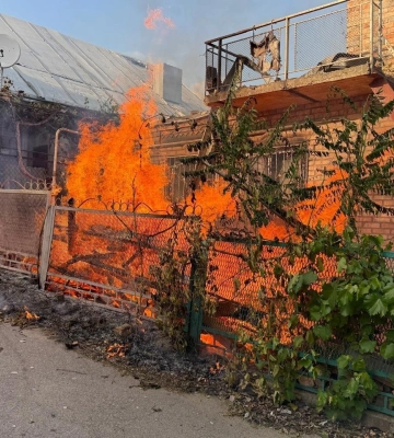 Вогонь і дим серед ночі: Дніпропетровщина під атакою дронів та артилерії