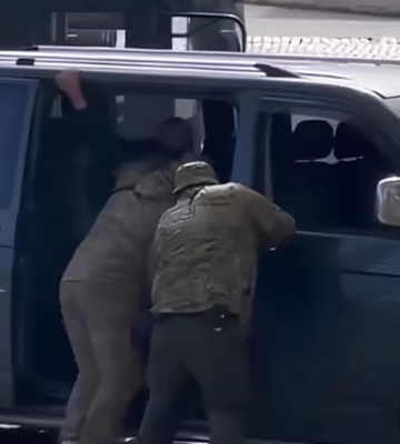 У столиці мобілізований загинув, вистрибнувши з автобуса під час перевезення