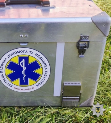 Уманчанин викрав у працівників екстренки сумку з медикаментами та пошкодив її Уманчанин викрав у працівників екстренки сумку з медикаментами та пошкодив її