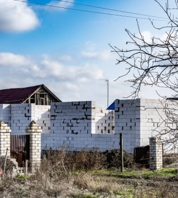 Тендери на понад 94 мільйони гривень на відбудову на Херсонщині виграла фірма, що фігурує у кримінальних справах