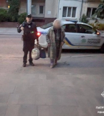 У Рівному повернули додому 84-річну жінку, яка не пам`ятала, де мешкає