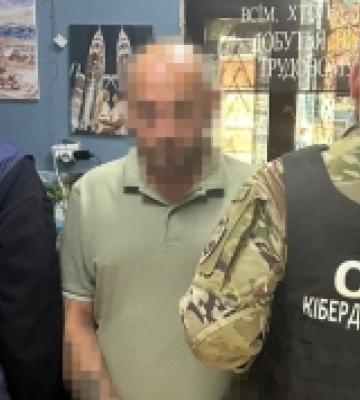 СБУ затримала агента ФСБ, який коригував ракетні удари по Запоріжжю СБУ затримала агента ФСБ, який коригував ракетні удари по Запоріжжю
