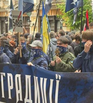 Прошли рядом с Маршем Равенства: противники шествия провели контр-акцию "За традиционные ценности"