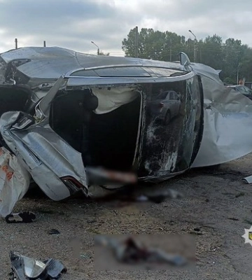 У Полтаві Tesla протаранила парковку: постраждали п’ятеро людей, пошкоджено сім авто (фото, відео) У Полтаві Tesla протаранила парковку: постраждали п’ятеро людей, пошкоджено сім авто (фото, відео)