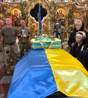 Полтавська громада провела в засвіти військового, який помер в лікарні через рік після поранення Полтавська громада провела в засвіти військового, який помер в лікарні через рік після поранення