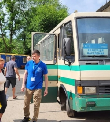 Із двох прифронтових громад Дніпропетровщини евакуювали 52 людей, серед них - 17 дітей