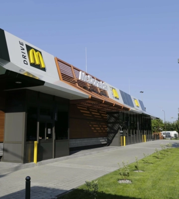 У Львові відкрили десятий McDonald’s: з МакДрайвом, терасою і доставкою, - ФОТО