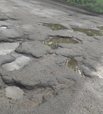 Сумські дороги руйнуються швидше, ніж їх встигають лагодити Сумські дороги руйнуються швидше, ніж їх встигають лагодити