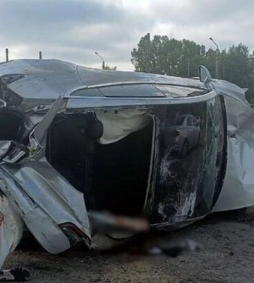 Масштабна автотроща у Полтаві: Tesla влетіла в припарковані машини (ВІДЕО)