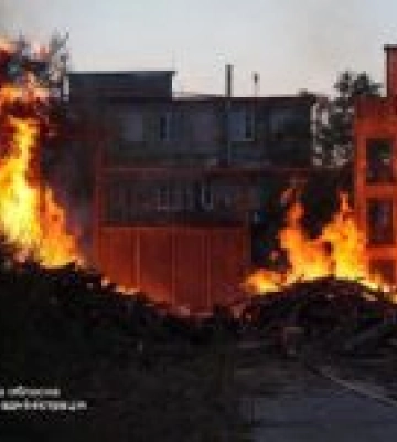 Сильні пожежі в Запоріжжі внаслідок ударів «шахедами»